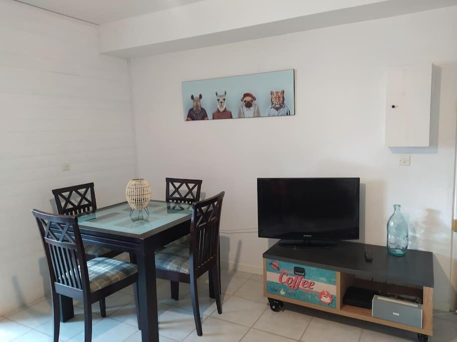 Joli Appartement Avec Grande Et Belle Terrasse, Au Pied De La Plage Du Grazel! グリュイッサン エクステリア 写真